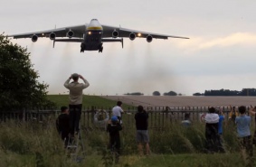 Как украинский лайнер британский забор сдул. «Beautiful lady» Ан-225 «Мрия» | Видео